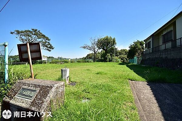 【かつら山団地公園】鹿児島市東坂元3丁目にある公園です広場、ベンチあり 130m