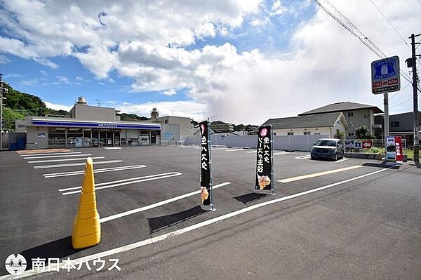 【ローソン皷川町店】鹿児島市皷川町にあるコンビニです駐車場ありATM、お酒、タバコ、無印良品、まちかど厨房（店内キッチン） 1200m