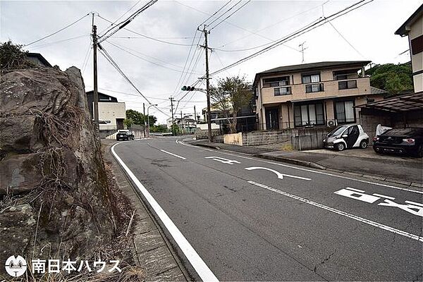 【前面道路】東向きの前面道路幅は約10ｍ！