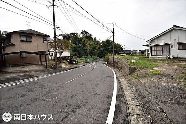 【前面道路】東向きの前面道路幅は約10ｍ！