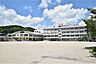 周辺：【鹿児島市立田上小学校】は、田上5丁目に位置する1876年創立の小学校です。令和3年度の生徒数は550人で、26クラスあります。 2100m