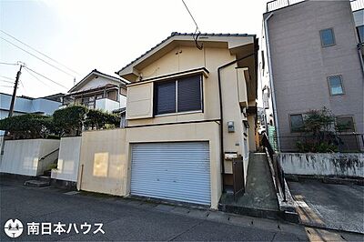 外観:北東向き道路【敷地面積113.10m2(34.21坪)】駐車1台分あり! 外観:北東向き道路【敷地面積113.10m2(34.21坪)】駐車1台分あり!