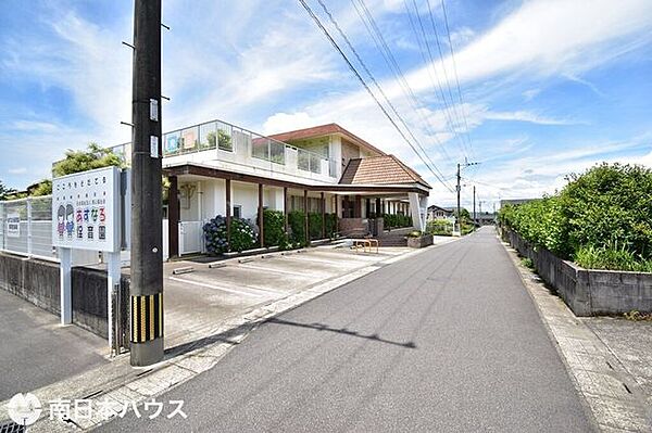 【あすなろ保育園】吉野2丁目にある保育園です。 470m