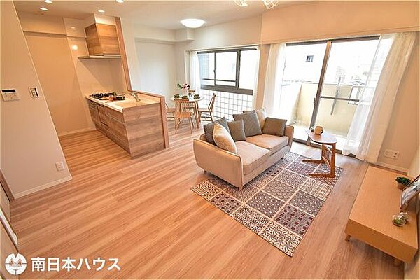 【リビング】ダイニング、リビング、キッチンとそれぞれの空間を使用しやすい間取りです♪