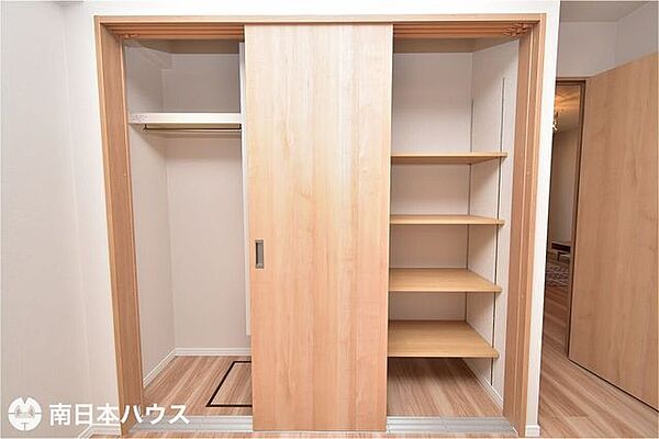 【洋室収納】7.2帖の洋室の収納です！全居室に収納があり、お部屋を広く使用できます♪