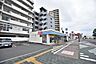 周辺：【ローソン大門口店】鹿児島市松原町にあるコンビニです。設備　ATM、お酒、タバコ、FAX、コピー、写真プリント、MACHIcafe(コーヒー)、Wi-Fi、まちかど厨房、駐車場、ソフトアイス 180m