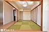 和室：【和室】6帖の和室です！リビングに面しているので客間や子供の遊び場としても活躍しそうです♪