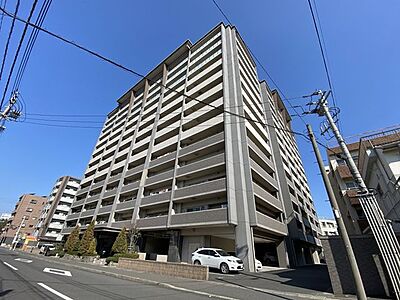 外観：【エイルマンション城南通り】13階建ての4階部分の北東角部屋です！通風良好！