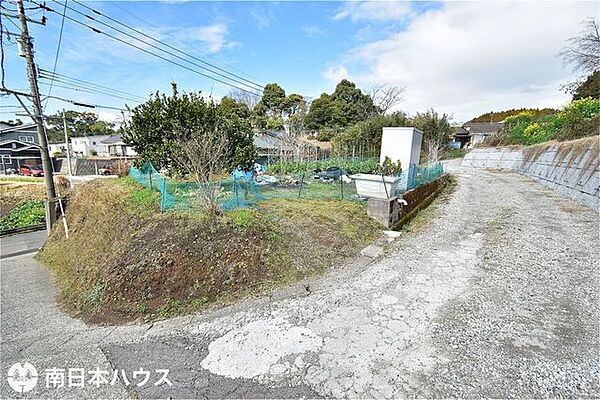 【外観】令和8年2月26日　南側道路より撮影3方が道に面した土地になります！