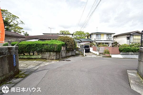 【前面道路】東向きの前面道路幅は約6ｍと余裕のある広さです♪