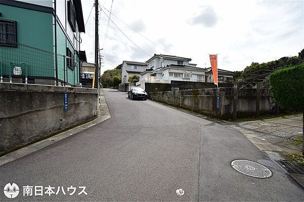 【前面道路】東向きの前面道路幅は約6ｍと余裕のある広さです♪