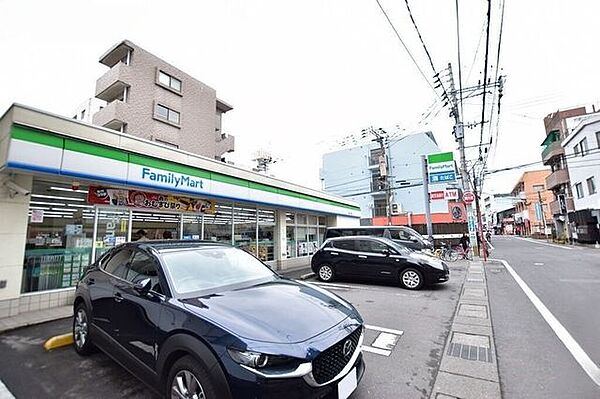【ファミリーマート荒田二丁目店】鹿児島市荒田2丁目にあるコンビニです。駐車場あり 250m