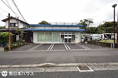 外観：東向き道路【敷地面積305.45m2(92.39坪)】駐車5台分！