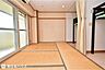 和室：【和室】6帖の和室です！東向きのバルコニーに面した明るい室内です♪