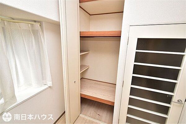 【洋室】6帖の洋室の収納です！
