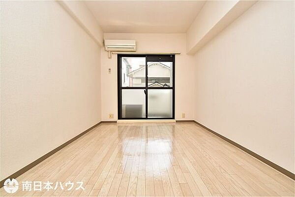 【洋室】6帖の洋室です！南西角部屋で日当たり、通風良好な室内です！