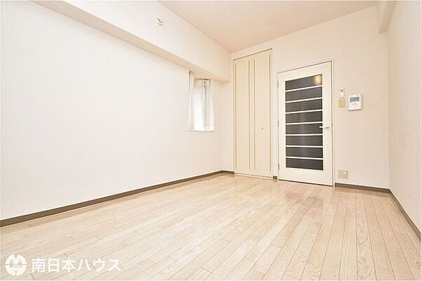 【洋室】6帖の洋室です！南西角部屋で日当たり、通風良好な室内です！