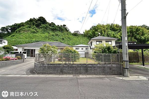 【外観】令和8年5月26日　撮影敷地の一部を分筆します！ブロックなどは撤去後、整地渡しです！