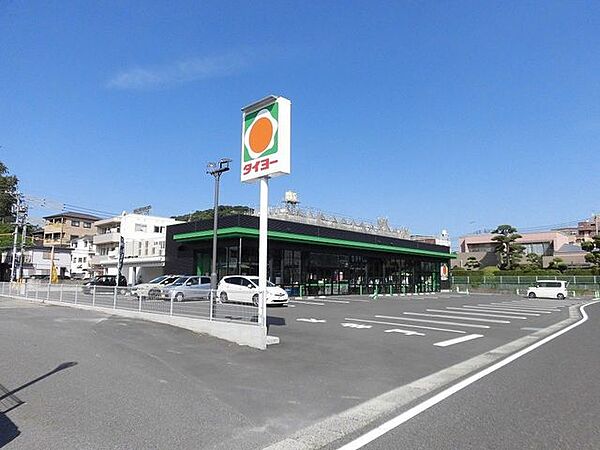 【タイヨー唐湊店】は、鹿児島市唐湊4丁目5-8に位置する唐湊橋交差点近くのスーパーです。取扱品目は主に「生鮮食品・日配品・一般食品・日用雑貨・お酒」です。駐車場があります。 560m