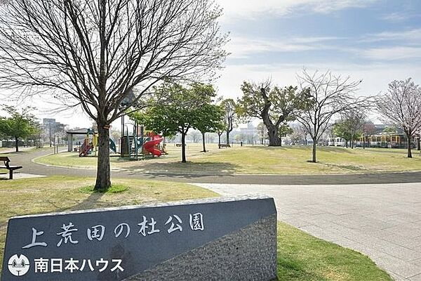 【上荒田の杜公園】鹿児島市上荒田町にある公園です。広場、遊具、トイレ、ベンチあり 580m