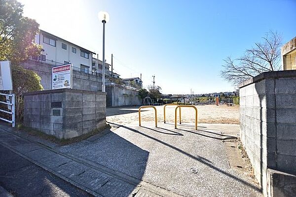 【西陵第11公園】鹿児島市西陵3丁目にある公園です。トイレ、遊具、広場あり 270m