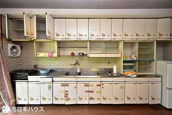 【キッチン】収納豊富なキッチンです！