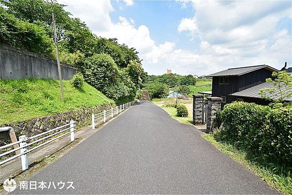 【前面道路】交通量の少ない道路で静かな住環境です♪