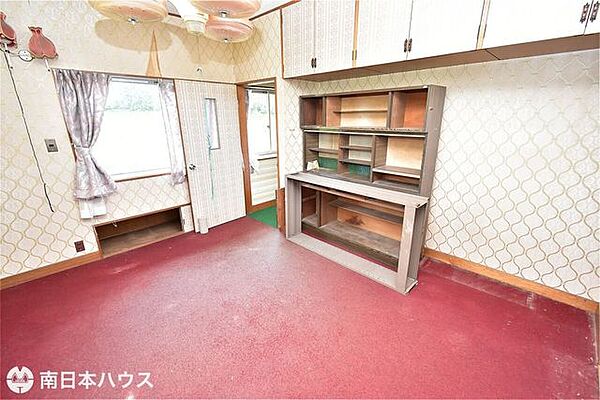 【洋室】2階洋室は2面に窓があり通風良好です♪