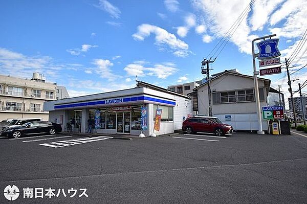 【ローソン甲南高校前店】鹿児島市荒田1丁目にあるコンビニです。駐車場あり。 110m