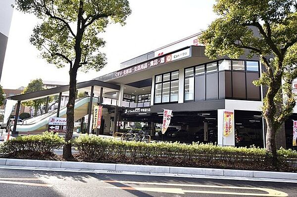 【ドラックイレブン甲南通り店】鹿児島市上之園町にあるドラッグストアです。営業時間　9：00～00：00設備・サービス　駐車場有、100円ショップ、医薬品、食品、精肉、青果、酒類など 250m