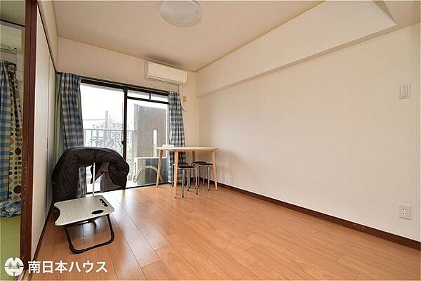【洋室】6帖の洋室です！室内程度良好です♪リフォームのご相談も弊社までお気軽にお問合せください♪