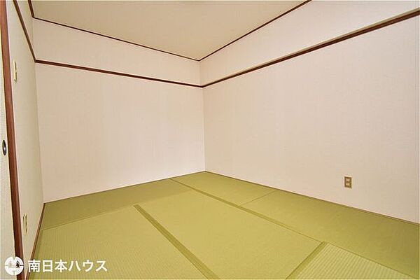 【和室】6帖の和室です！ダイニングキッチンの隣のお部屋です♪