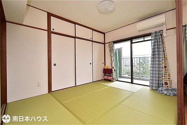 【和室】6帖の和室です！押し入れ、天袋収納のあるお部屋です♪