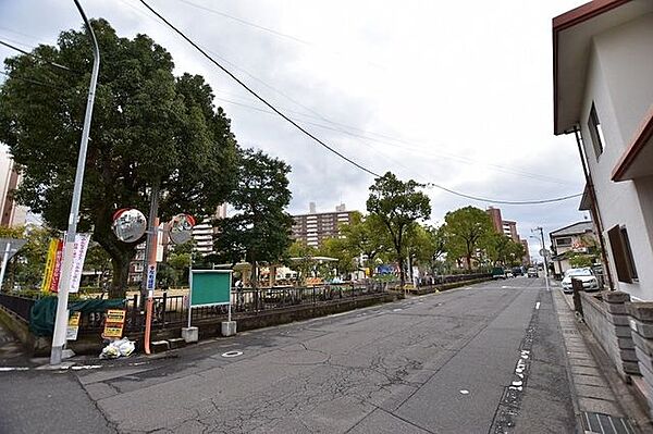 【真砂本町公園】鹿児島市真砂本町にある公園です。遊具、トイレあり 610m