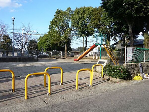 【玉里団地第一公園】鹿児島市玉里団地2丁目にある公園です。広場、遊具あり 240m