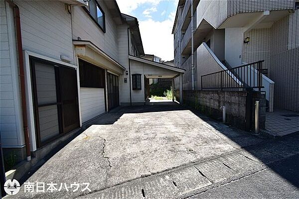 【駐車場】駐車場は縦列で4台以上駐車可能です！