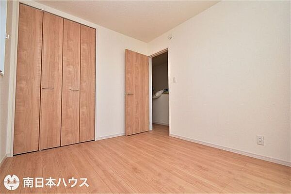 【洋室】5.25帖の洋室です！築浅で室内程度良好！居住中につきご内覧の際は事前にお問合せください♪