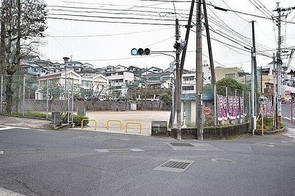 【田上台公園】鹿児島市田上台2丁目にある公園です。中学生以下のソフトボールの練習や小学生以下のサッカーの練習ができます。 190m