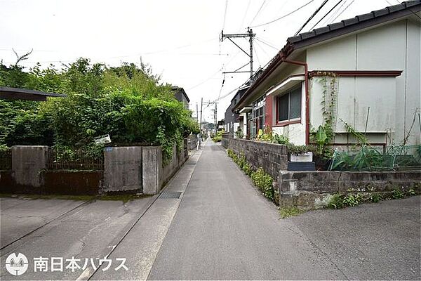 【前面道路】西向きの前面道路です！交通量の少ない静かな住環境です♪