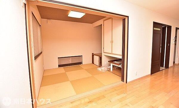 【和室】令和4年5月撮影和室はリビングに接しています！押し入れ、仏間もあります！
