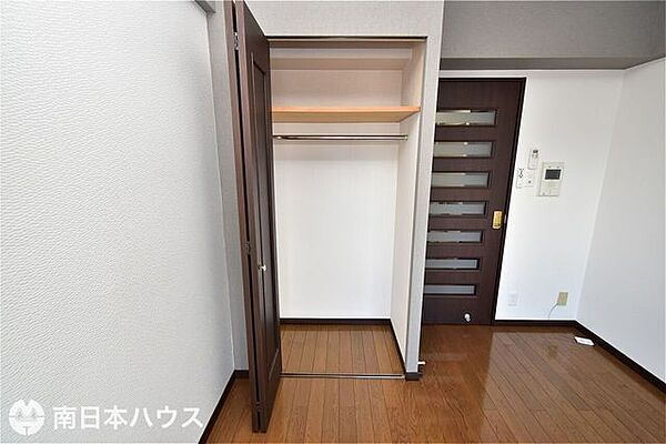 【収納】クローゼットタイプの収納付きです！1人暮らしにはちょうどいいサイズ感です♪