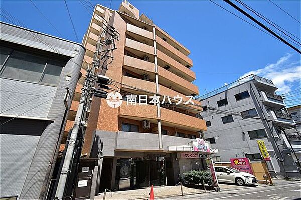 【ライオンズマンション交通局前の外観】