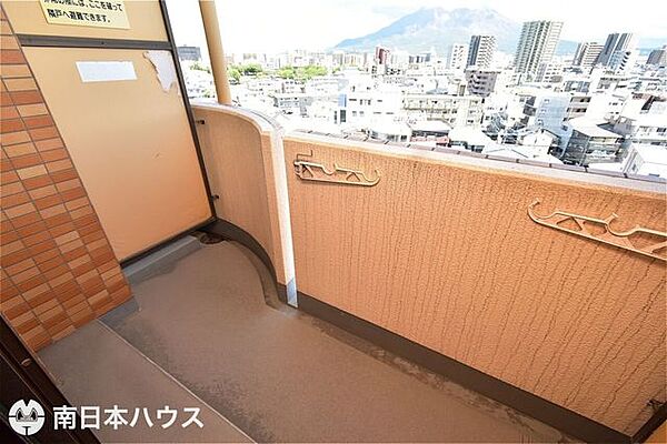 【バルコニー】東向きのバルコニーです！外水栓もあります！