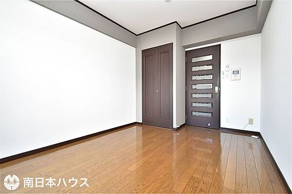 【洋室】1Kの洋室です！収納が1か所あります！室内程度良好で即入居も可能です♪