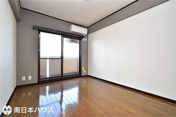 【洋室】1Kの洋室です！東向きのバルコニーに面したお部屋です！即日ご内覧いただけます♪