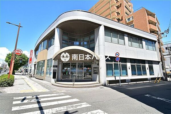 【鹿児島銀行荒田支店】鹿児島市下荒田1丁目にある銀行です。窓口　平日　9:00～15:00ATM　平日　8:00～21:00、土日祝　9:00～19:00 30m