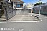 駐車場：【駐車場】駐車2台分！普通車1台と軽自動車1台が駐車できるスペースがあります！
