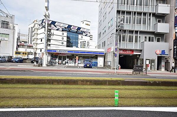 【ローソン鹿児島中央駅前店】鹿児島市中央町にあるコンビニです。駐車場あり 290m