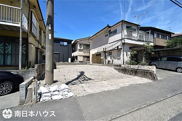 【外観】令和8年8月21日　撮影前面道路も広く歩道もあります！田上団地中央バス停まで徒歩2分！