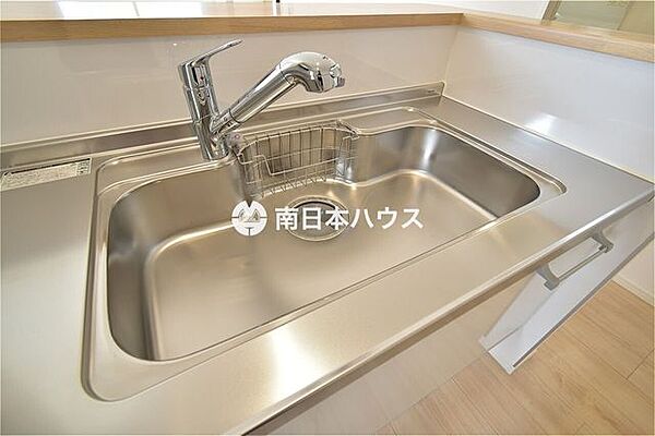 【シンク同型写真】浄水機能付き水栓を備えています！